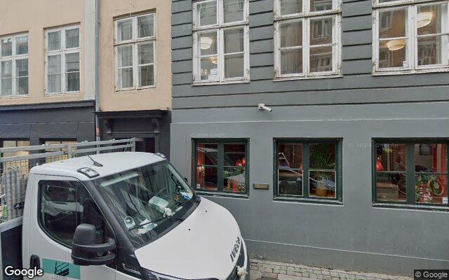 Shaping New Tomorrow — butik og kollektion i København